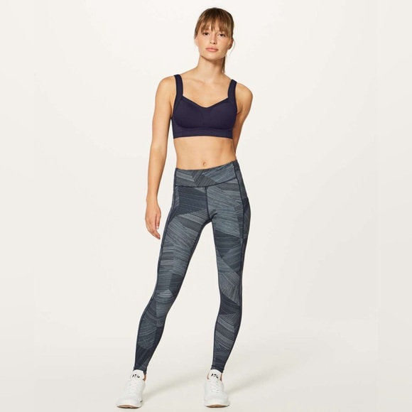 Lululemon Ta Ta Tamer III in Midnight Navy Size Medium - Picture 5 of 8